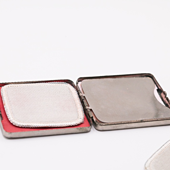 1930's art deco makeup compact with rouge and powder not used - Picture 2 of 4